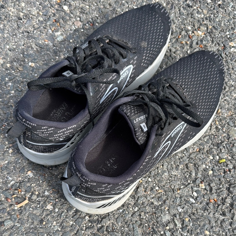 Brooks Black and Gray Men's Sneakers